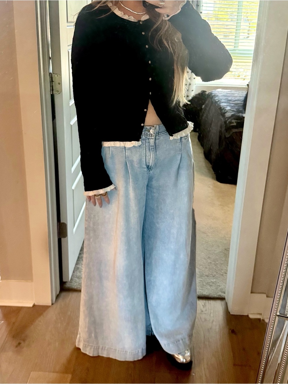 Pilcro Pleated Palazzo Mid-Rise Wide-Leg Jeans - Picture 4 of 5